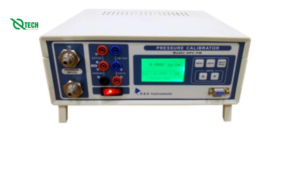 Máy đo áp suất chuẩn gắn tủ R&D Instruments APCPM-1000 LP (1000 mmH2O, 0.05%)