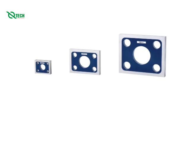 Dụng cụ hiệu chuẩn chiều dài Mitutoyo UM-210 (160x210x25mm)