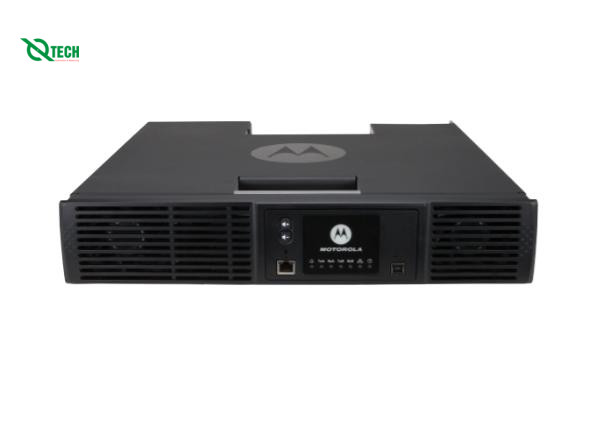 Trạm chuyển tiếp tín hiệu bộ đàm MOTOROLA XiR SLR8000 (403-470MHz; UHF 100W)